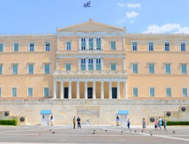 1 εκατ. από τον προϋπολογισμό της Βουλής για τους πληγέντες της Μάνδρας